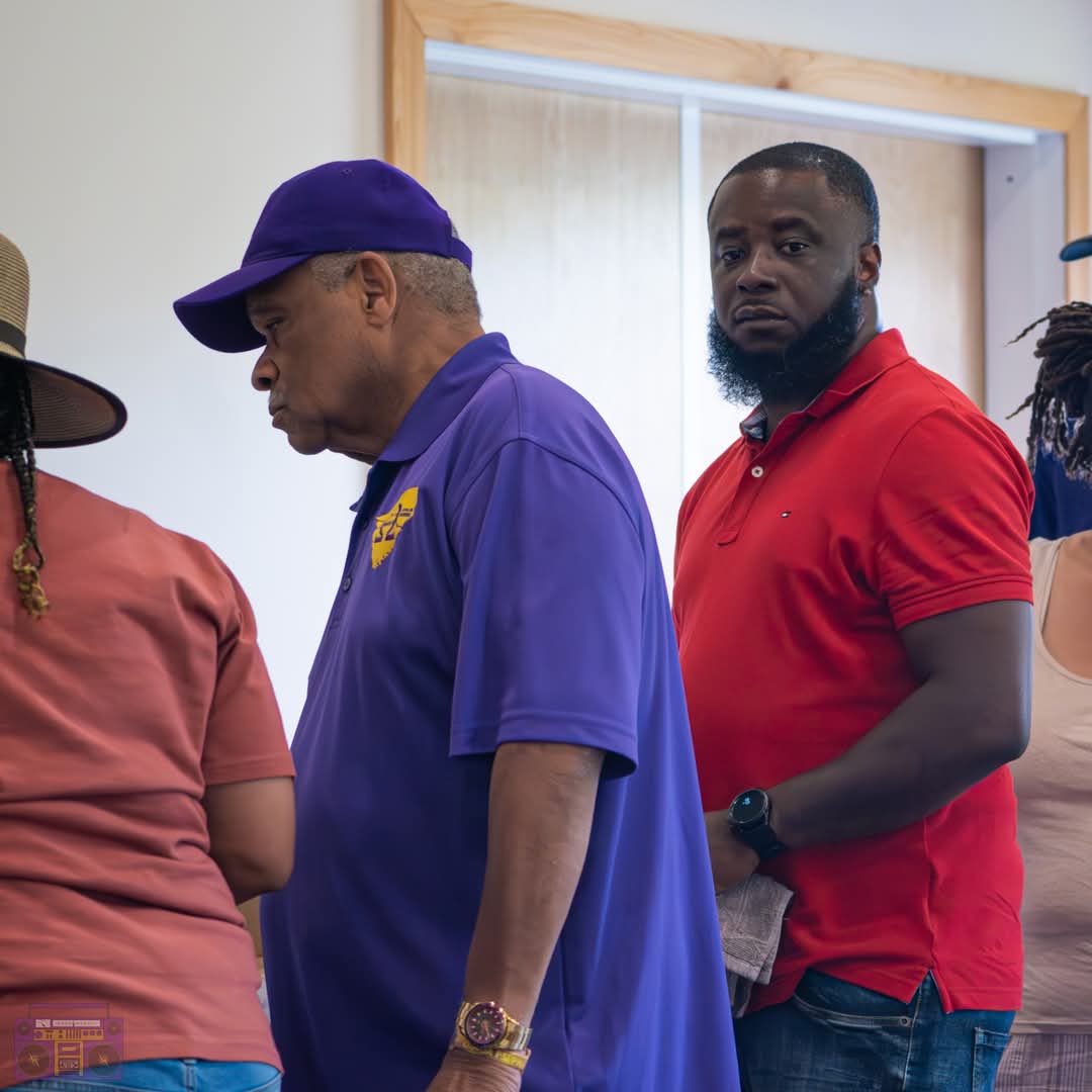 Purple and Gold Foundation Seafood Quenanza — photo 3
