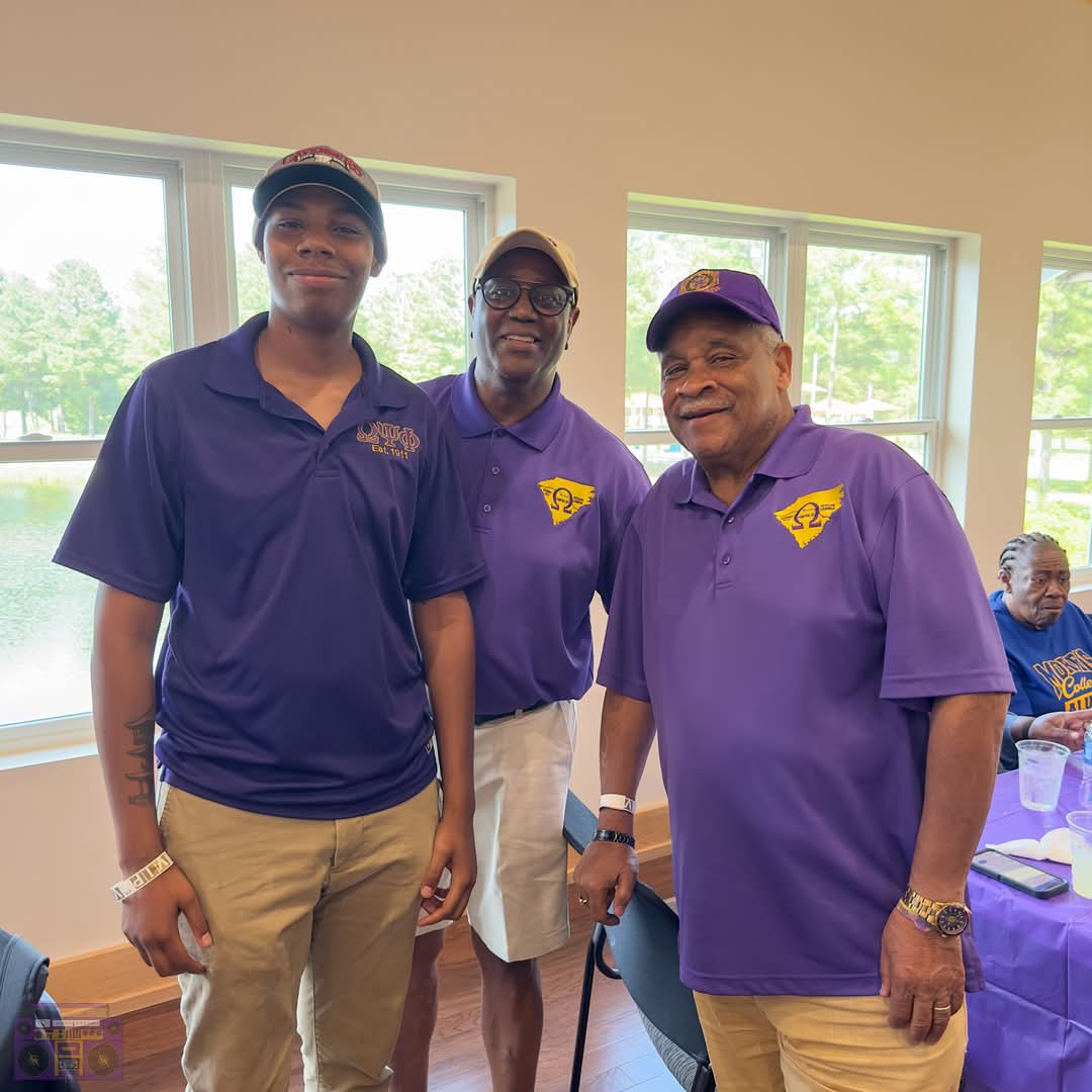 Purple and Gold Foundation Seafood Quenanza — photo 2