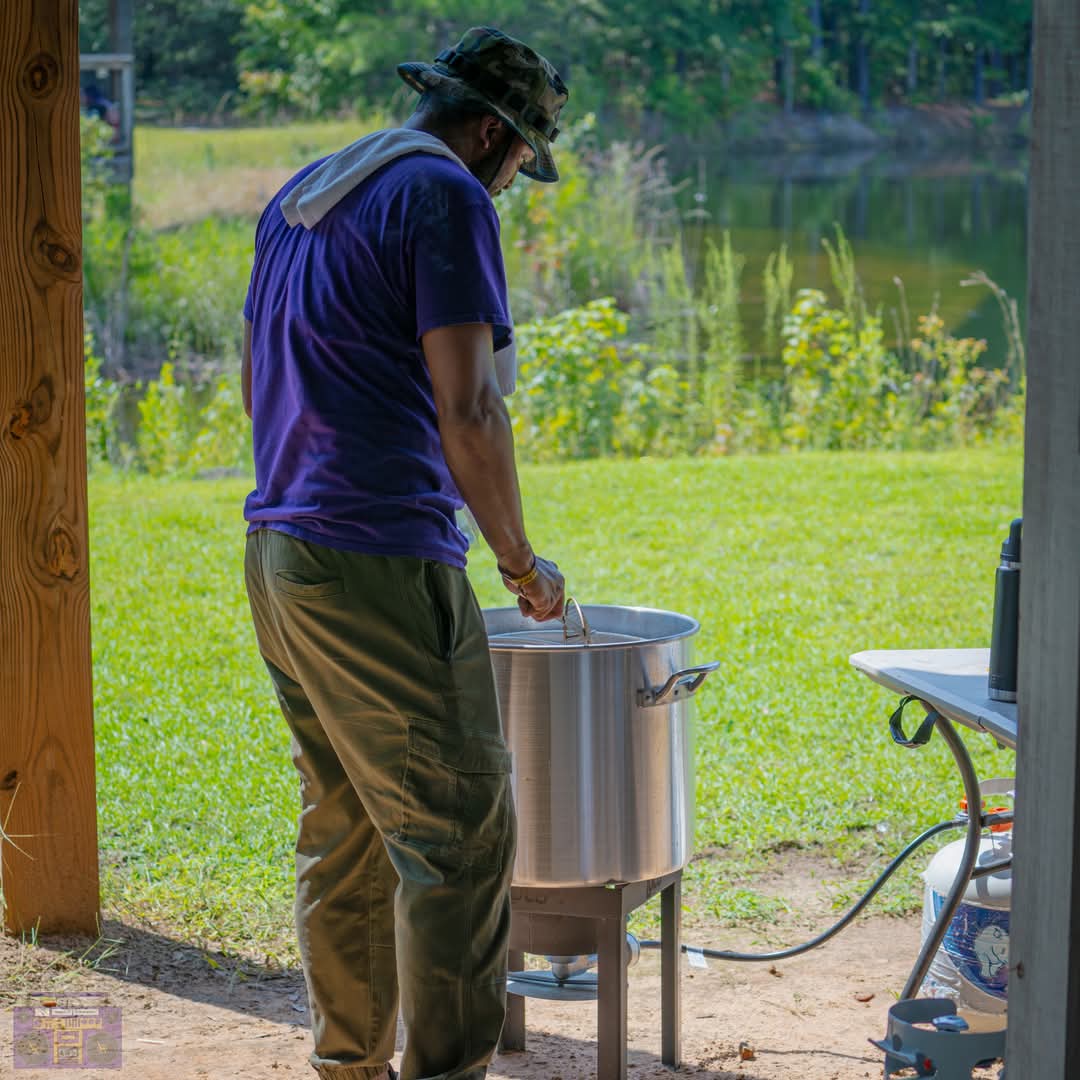 Purple and Gold Foundation Seafood Quenanza — photo 10